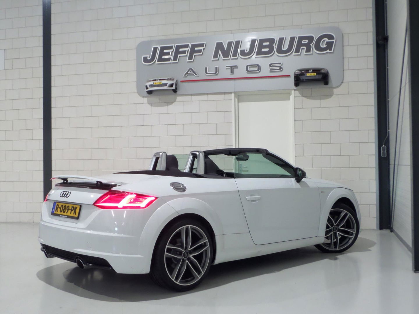Audi TT Roadster 1.8 TFSI S-Line Open Days Stoelverwarming Virtual 19"RS-velgen Bang&Olufsen Apple-Carplay Xenon-LED Koplampen
