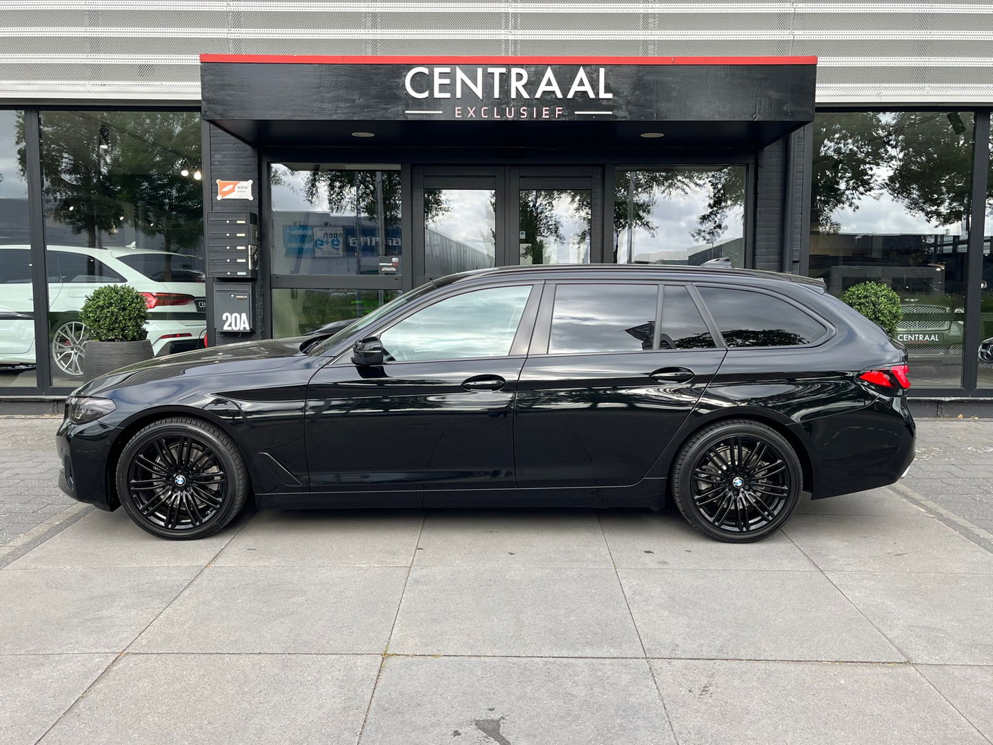 BMW 5 Serie Touring 520i High Executive LCI 184PK|Navi|Camera|Carplay|Stoelverwarming|Cruise Control