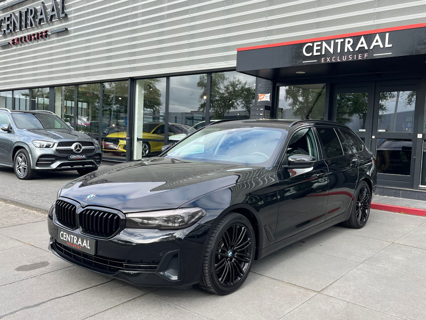 BMW 5 Serie Touring 520i High Executive LCI 184PK|Navi|Camera|Carplay|Stoelverwarming|Cruise Control