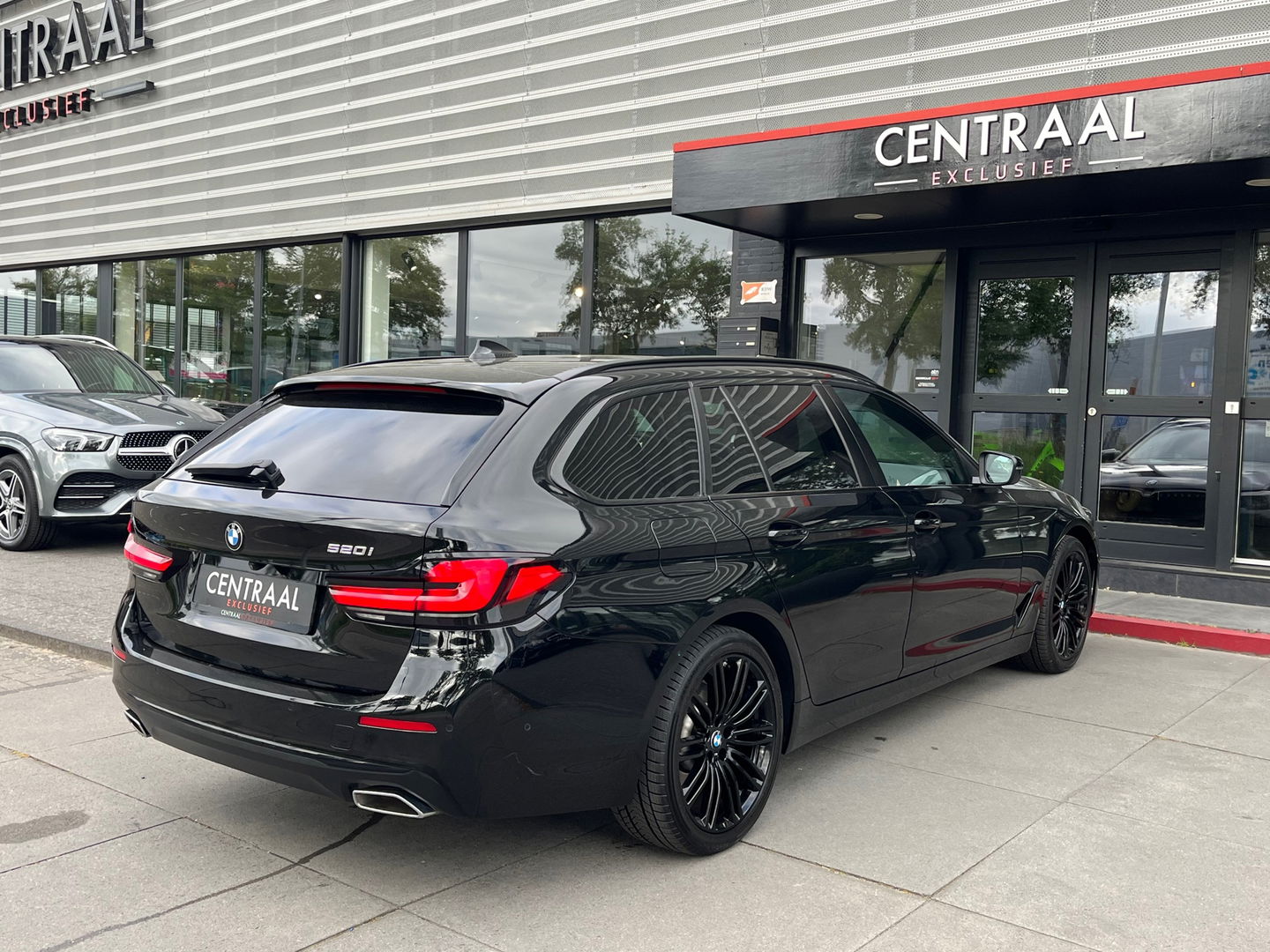 BMW 5 Serie Touring 520i High Executive LCI 184PK|Navi|Camera|Carplay|Stoelverwarming|Cruise Control
