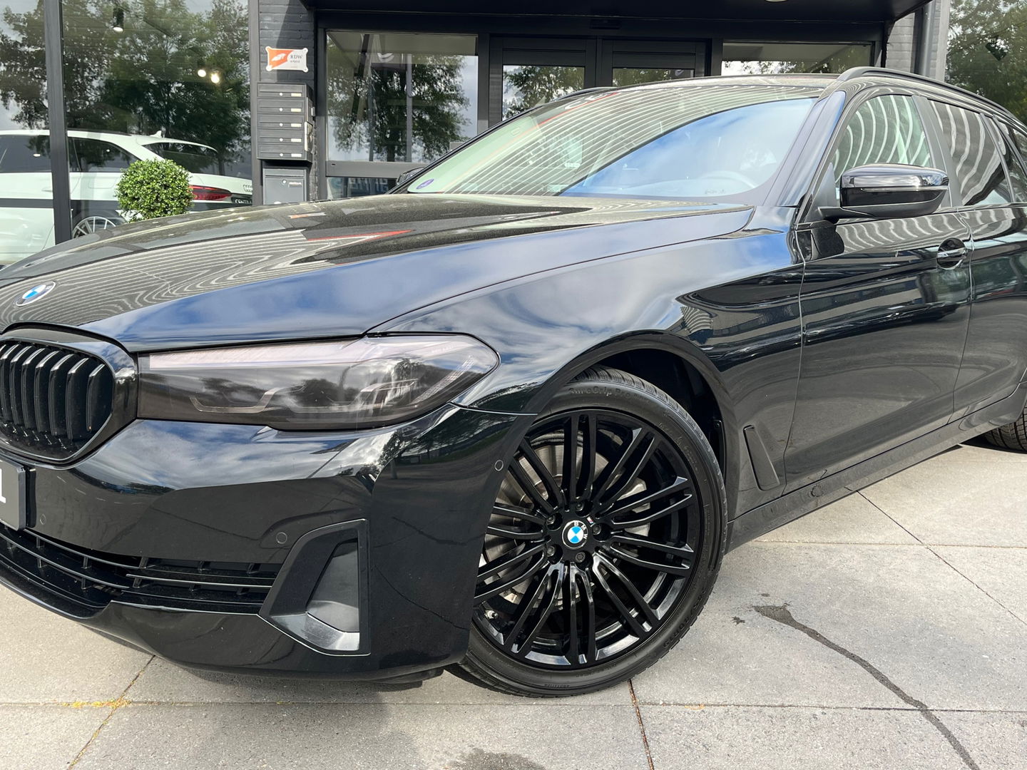 BMW 5 Serie Touring 520i High Executive LCI 184PK|Navi|Camera|Carplay|Stoelverwarming|Cruise Control