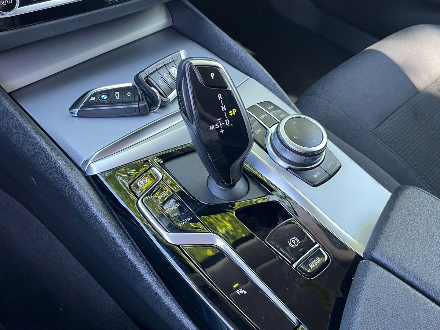 BMW 5 Serie Touring 520i High Executive LCI 184PK|Navi|Camera|Carplay|Stoelverwarming|Cruise Control