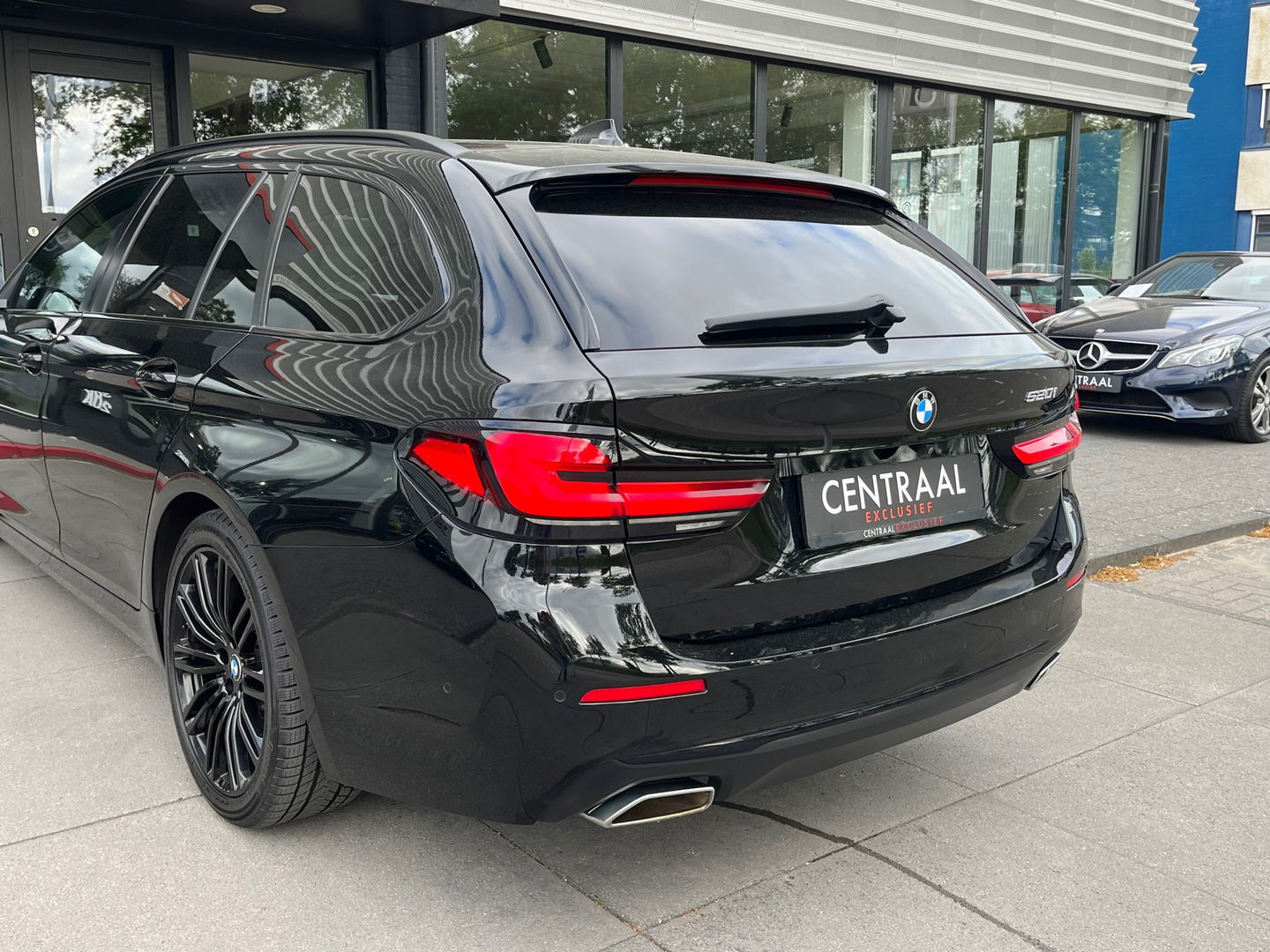 BMW 5 Serie Touring 520i High Executive LCI 184PK|Navi|Camera|Carplay|Stoelverwarming|Cruise Control