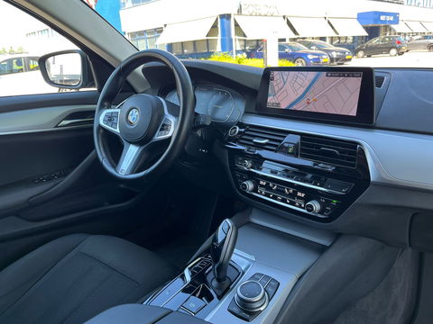 BMW 5 Serie Touring 520i High Executive LCI 184PK|Navi|Camera|Carplay|Stoelverwarming|Cruise Control