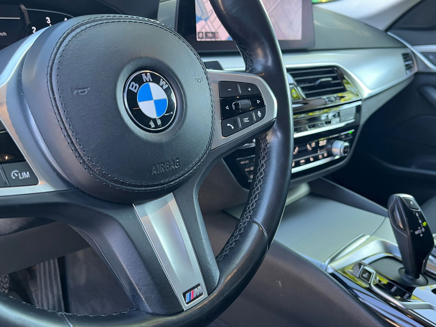 BMW 5 Serie Touring 520i High Executive LCI 184PK|Navi|Camera|Carplay|Stoelverwarming|Cruise Control