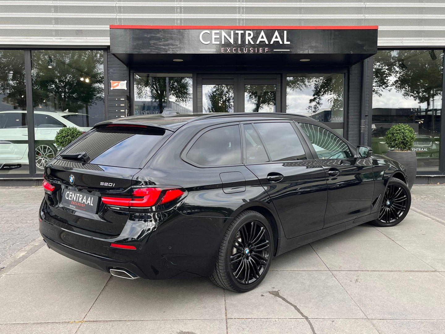 BMW 5 Serie Touring 520i High Executive LCI 184PK|Navi|Camera|Carplay|Stoelverwarming|Cruise Control