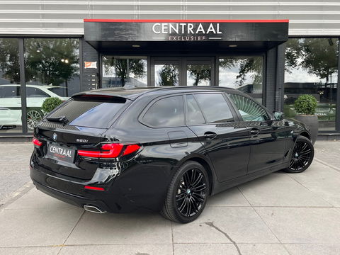 BMW 5 Serie Touring 520i High Executive LCI 184PK|Navi|Camera|Carplay|Stoelverwarming|Cruise Control