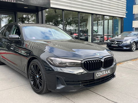 BMW 5 Serie Touring 520i High Executive LCI 184PK|Navi|Camera|Carplay|Stoelverwarming|Cruise Control