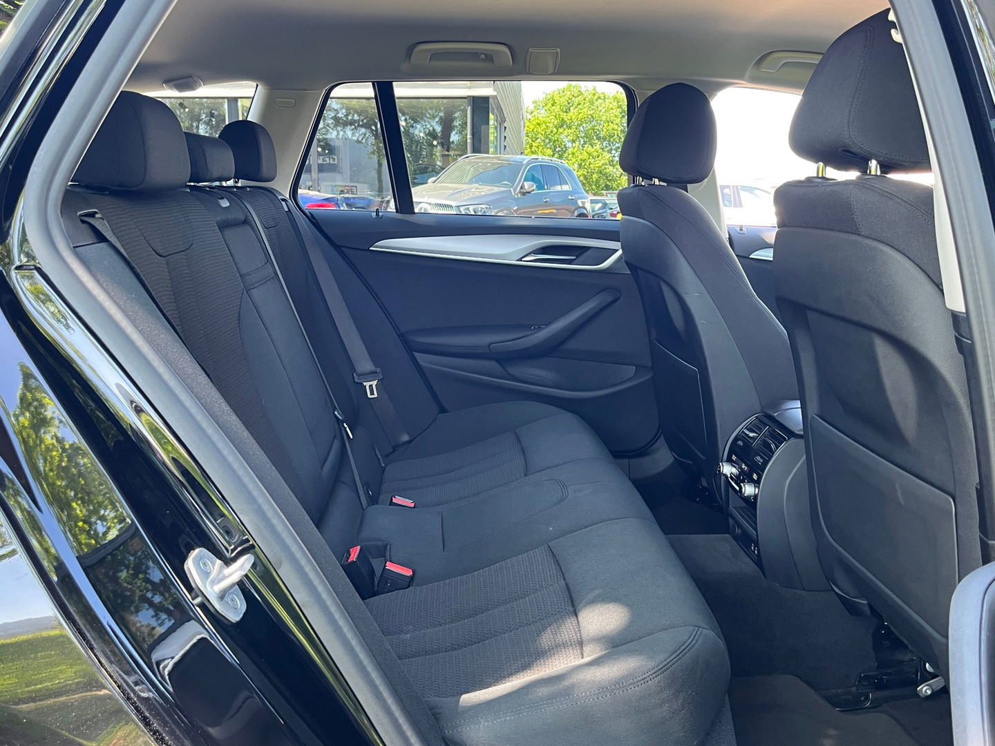 BMW 5 Serie Touring 520i High Executive LCI 184PK|Navi|Camera|Carplay|Stoelverwarming|Cruise Control