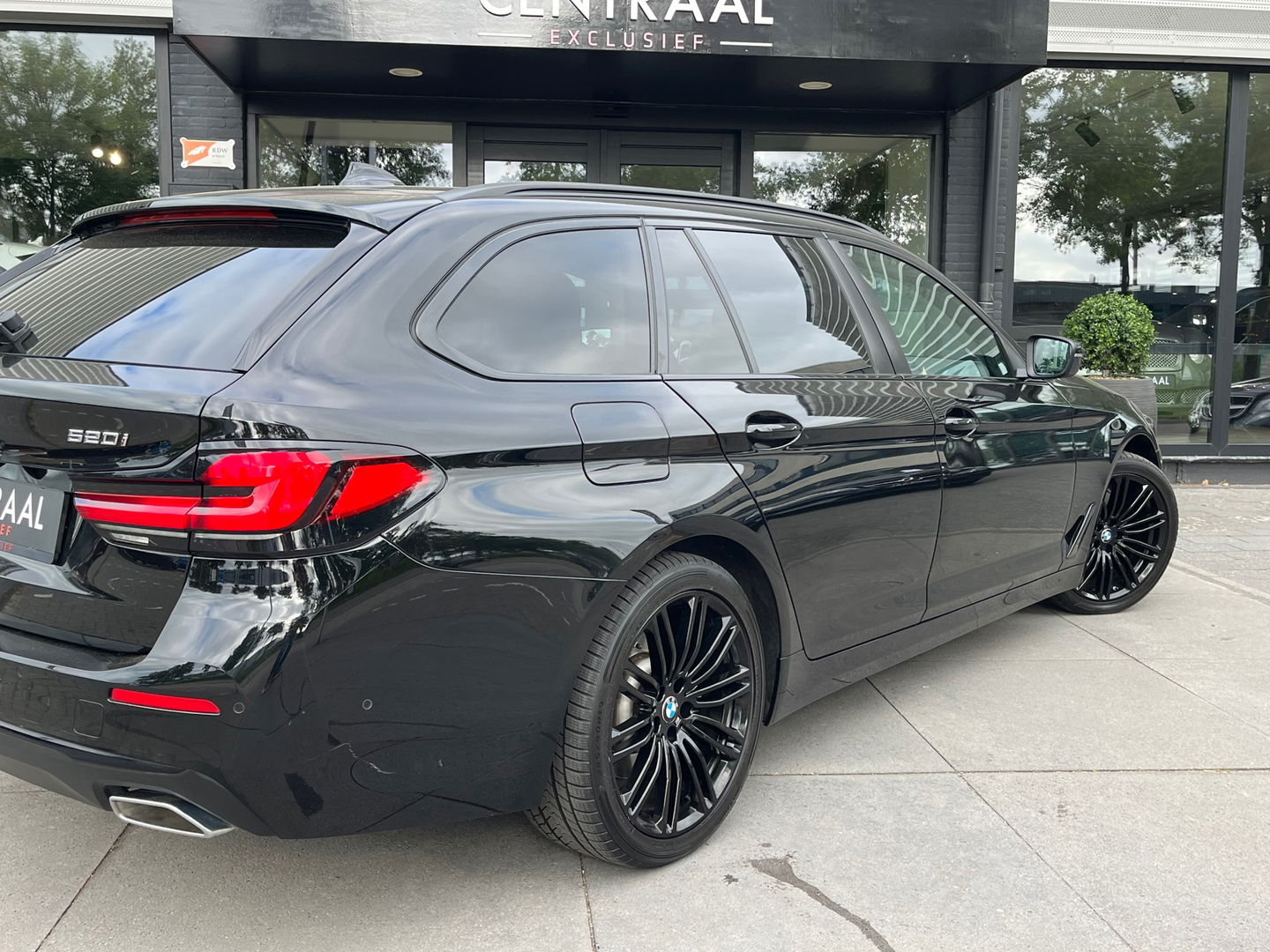BMW 5 Serie Touring 520i High Executive LCI 184PK|Navi|Camera|Carplay|Stoelverwarming|Cruise Control