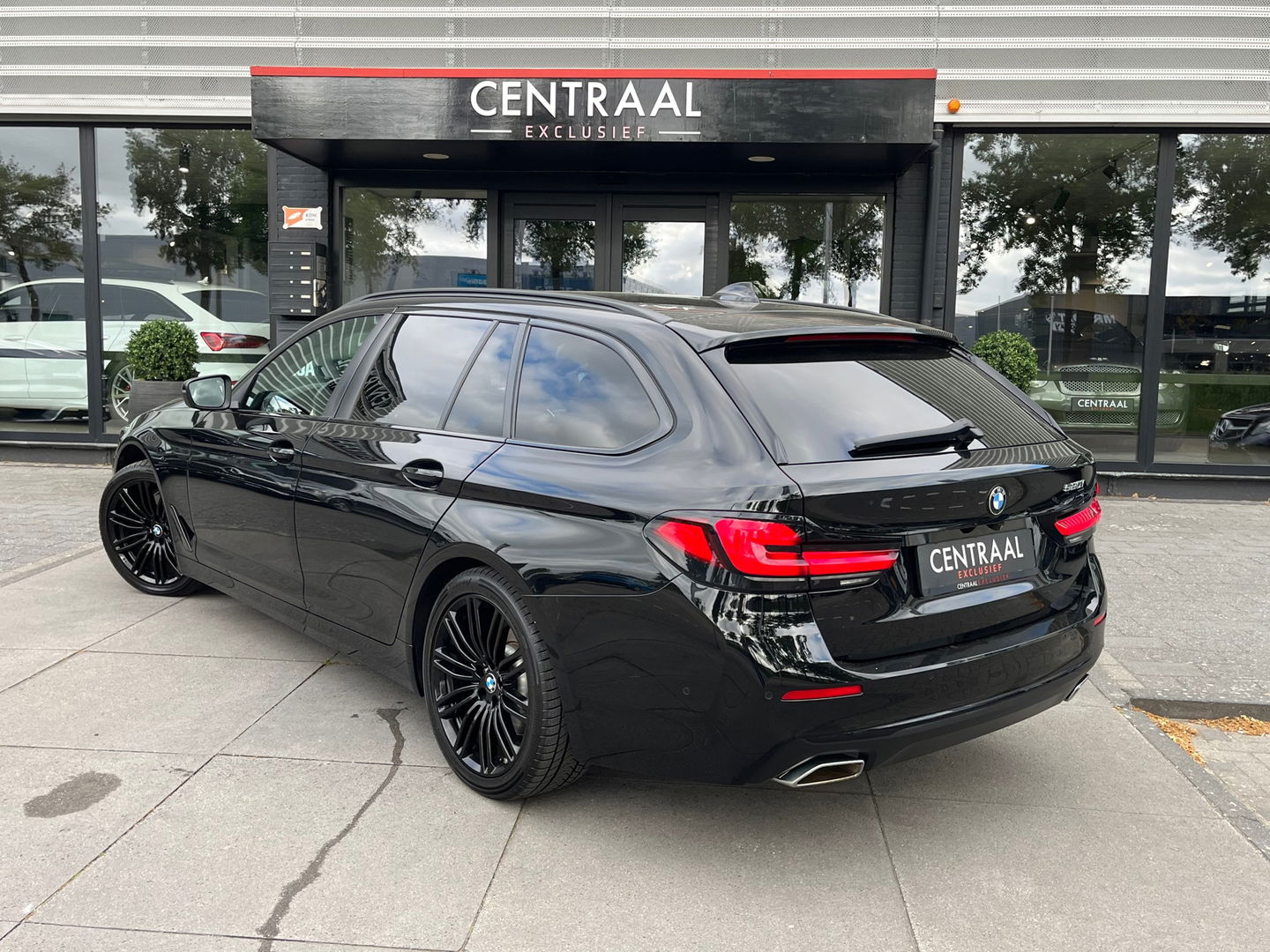 BMW 5 Serie Touring 520i High Executive LCI 184PK|Navi|Camera|Carplay|Stoelverwarming|Cruise Control