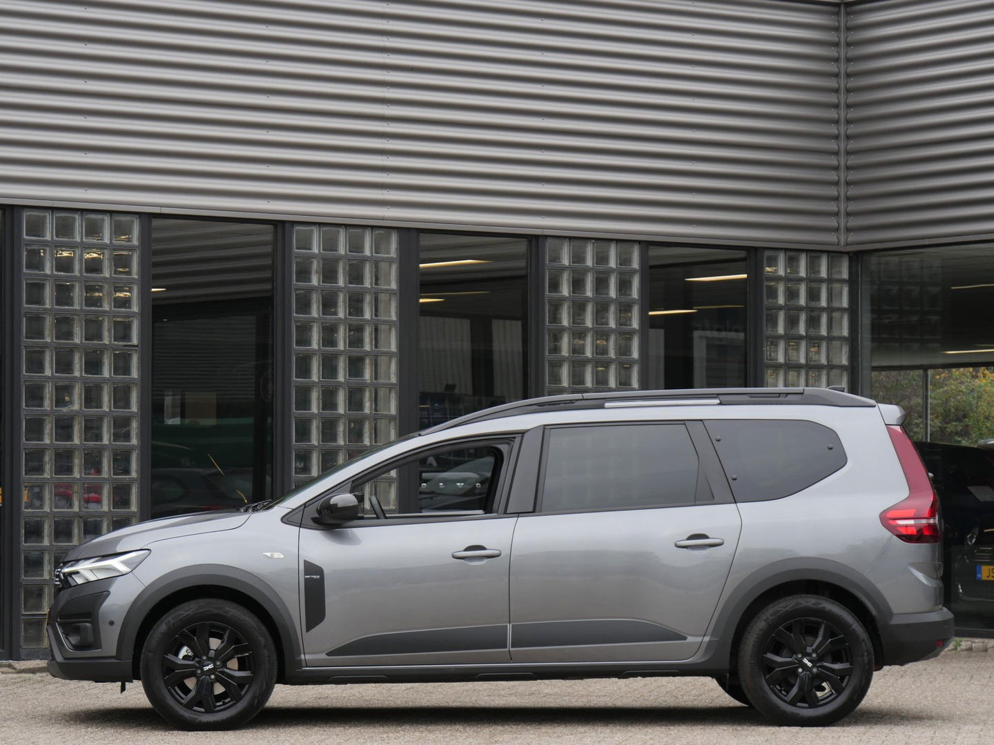 Dacia Jogger 1.6 HYBRID EXTREME/ PACK ASSIST/ 7-PERSOONS/ NL-AUTO