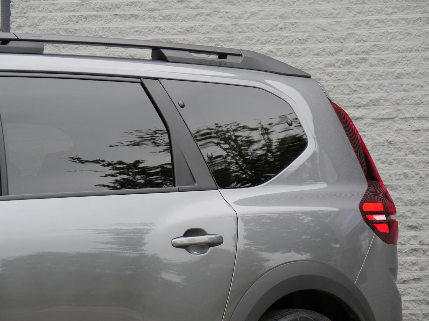 Dacia Jogger 1.6 HYBRID EXTREME/ PACK ASSIST/ 7-PERSOONS/ NL-AUTO