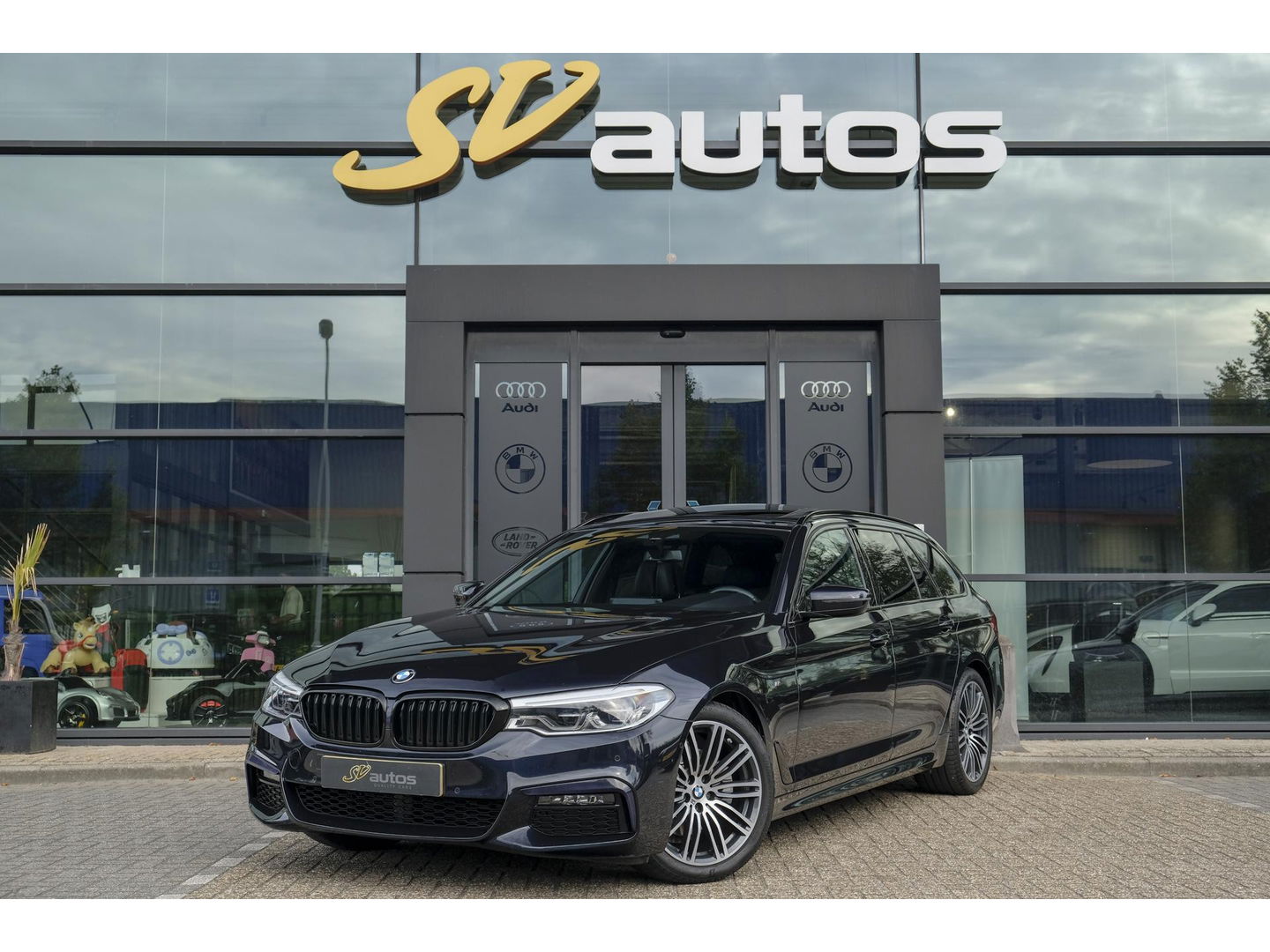 BMW 5 Serie Touring 520i M-Sport 184pk Panoramadak Comfortstoelen Virtual cockpit Camera NLauto