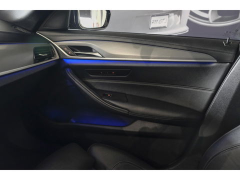 BMW 5 Serie Touring 520i M-Sport 184pk Panoramadak Comfortstoelen Virtual cockpit Camera NLauto