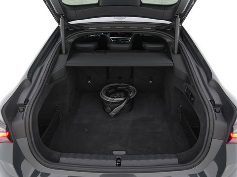 BMW i4 eDrive40 84 kWh M-Sportpack [ 3-Fase ] { SOH-95%} (INCL-BTW) *LEATHER-ALCANTARA | FULL-LED | ADAPTIVE-CRUISE | WIDE-SCREEN-DIGI-COCKPIT | DAB+ | CAMERA | AMBIENT-LIGHT | CARPLAY | SPORT-SEATS | PRIVACY-GLASS | TOWBAR | 18''ALU*