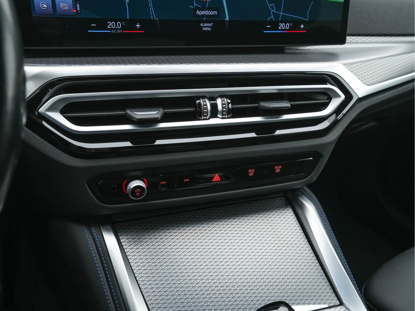 BMW i4 eDrive40 84 kWh M-Sportpack [ 3-Fase ] { SOH-95%} (INCL-BTW) *LEATHER-ALCANTARA | FULL-LED | ADAPTIVE-CRUISE | WIDE-SCREEN-DIGI-COCKPIT | DAB+ | CAMERA | AMBIENT-LIGHT | CARPLAY | SPORT-SEATS | PRIVACY-GLASS | TOWBAR | 18''ALU*