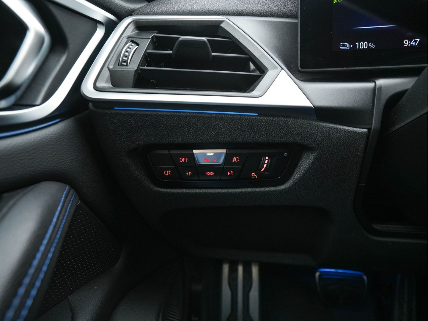 BMW i4 eDrive40 84 kWh M-Sportpack [ 3-Fase ] { SOH-95%} (INCL-BTW) *LEATHER-ALCANTARA | FULL-LED | ADAPTIVE-CRUISE | WIDE-SCREEN-DIGI-COCKPIT | DAB+ | CAMERA | AMBIENT-LIGHT | CARPLAY | SPORT-SEATS | PRIVACY-GLASS | TOWBAR | 18''ALU*