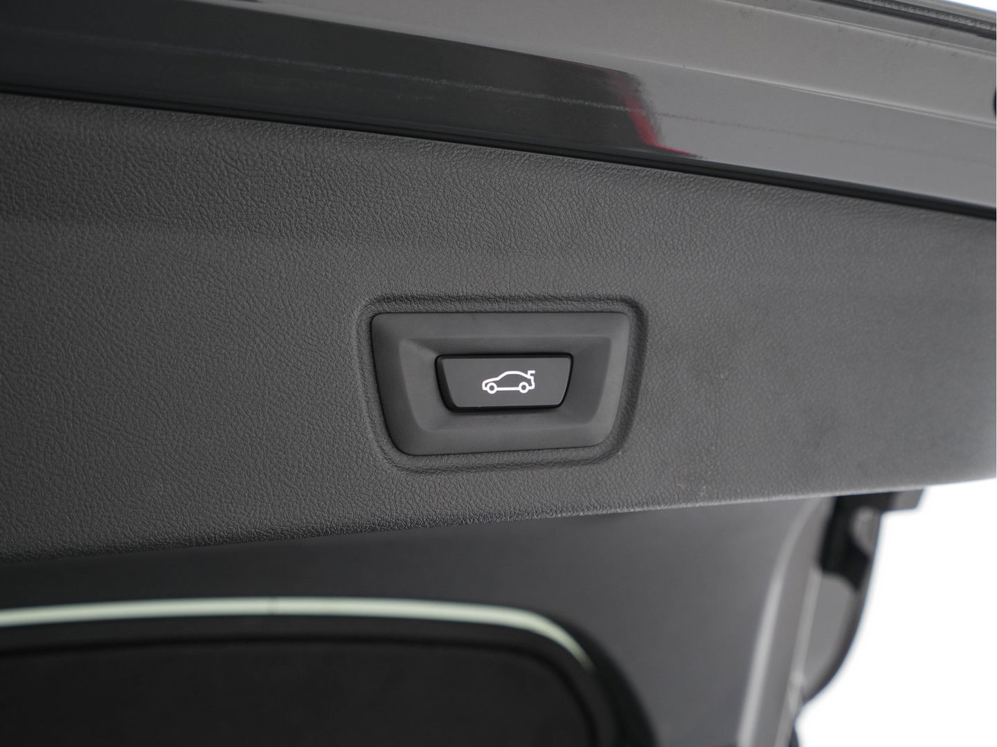 BMW i4 eDrive40 84 kWh M-Sportpack [ 3-Fase ] { SOH-95%} (INCL-BTW) *LEATHER-ALCANTARA | FULL-LED | ADAPTIVE-CRUISE | WIDE-SCREEN-DIGI-COCKPIT | DAB+ | CAMERA | AMBIENT-LIGHT | CARPLAY | SPORT-SEATS | PRIVACY-GLASS | TOWBAR | 18''ALU*