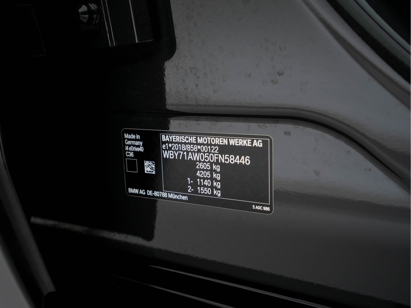 BMW i4 eDrive40 84 kWh M-Sportpack [ 3-Fase ] { SOH-95%} (INCL-BTW) *LEATHER-ALCANTARA | FULL-LED | ADAPTIVE-CRUISE | WIDE-SCREEN-DIGI-COCKPIT | DAB+ | CAMERA | AMBIENT-LIGHT | CARPLAY | SPORT-SEATS | PRIVACY-GLASS | TOWBAR | 18''ALU*