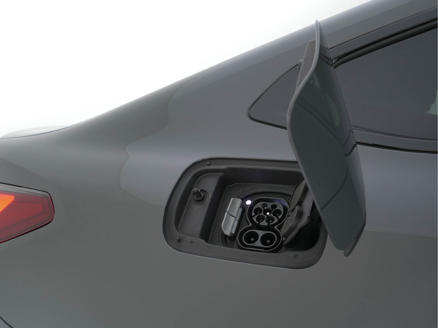 BMW i4 eDrive40 84 kWh M-Sportpack [ 3-Fase ] { SOH-95%} (INCL-BTW) *LEATHER-ALCANTARA | FULL-LED | ADAPTIVE-CRUISE | WIDE-SCREEN-DIGI-COCKPIT | DAB+ | CAMERA | AMBIENT-LIGHT | CARPLAY | SPORT-SEATS | PRIVACY-GLASS | TOWBAR | 18''ALU*
