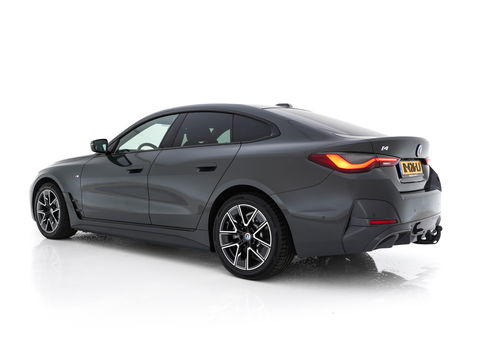 BMW i4 eDrive40 84 kWh M-Sportpack [ 3-Fase ] { SOH-95%} (INCL-BTW) *LEATHER-ALCANTARA | FULL-LED | ADAPTIVE-CRUISE | WIDE-SCREEN-DIGI-COCKPIT | DAB+ | CAMERA | AMBIENT-LIGHT | CARPLAY | SPORT-SEATS | PRIVACY-GLASS | TOWBAR | 18''ALU*
