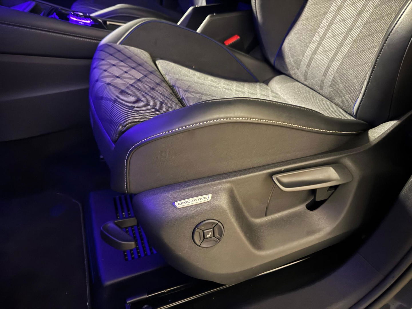 Volkswagen Tiguan 1.5 eTSI R-Line H&K 360' PANO VOL'
