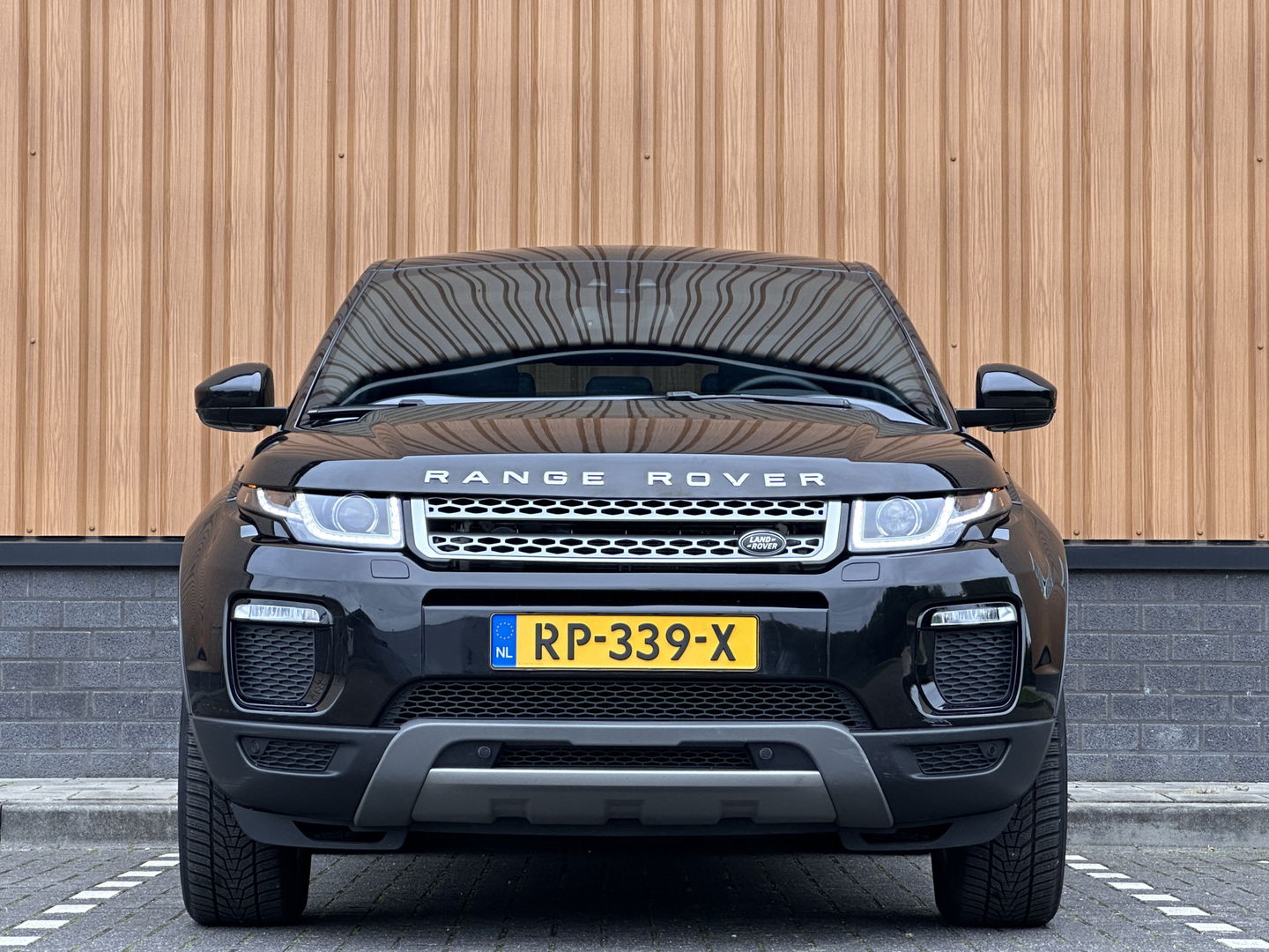 Land Rover Range Rover Evoque 2.0 Si4 Urban Series SE | Panoramadak | Cruise Control | Achteruitrijcamera | Parkeersensoren | Bluetooth | Elektrische Stoelen | Lane Assist | Keyless Go |