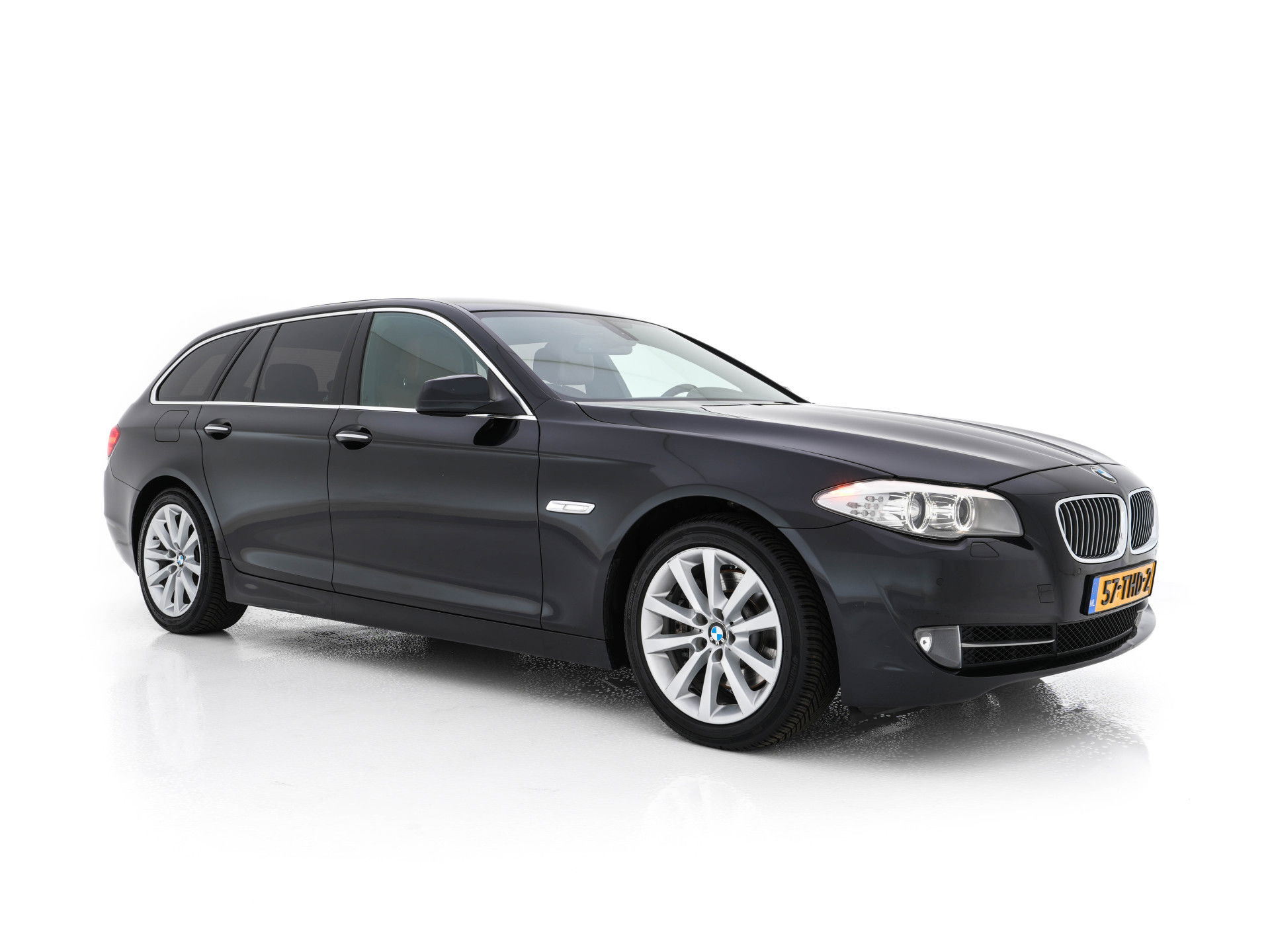 BMW 5 Serie Touring 528i High Executive Aut. *LUXURY-LEATHER | XENON | HIFI-SOUND | HEATED-COMFORTSEATS | NAVI-FULLMAP | SHIFT-PADDLES | PRIVACY-GLASS | ECC | PDC | CRUISE | 18''ALU  | TOWBAR*