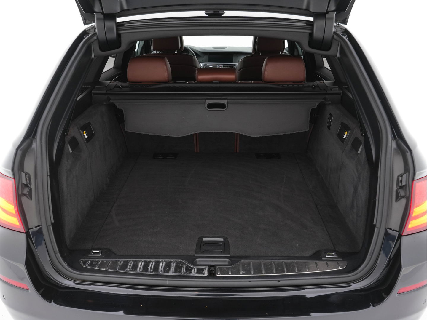 BMW 5 Serie Touring 528i High Executive Aut. *LUXURY-LEATHER | XENON | HIFI-SOUND | HEATED-COMFORTSEATS | NAVI-FULLMAP | SHIFT-PADDLES | PRIVACY-GLASS | ECC | PDC | CRUISE | 18''ALU  | TOWBAR*