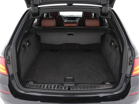 BMW 5 Serie Touring 528i High Executive Aut. *LUXURY-LEATHER | XENON | HIFI-SOUND | HEATED-COMFORTSEATS | NAVI-FULLMAP | SHIFT-PADDLES | PRIVACY-GLASS | ECC | PDC | CRUISE | 18''ALU  | TOWBAR*