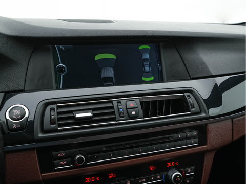 BMW 5 Serie Touring 528i High Executive Aut. *LUXURY-LEATHER | XENON | HIFI-SOUND | HEATED-COMFORTSEATS | NAVI-FULLMAP | SHIFT-PADDLES | PRIVACY-GLASS | ECC | PDC | CRUISE | 18''ALU  | TOWBAR*