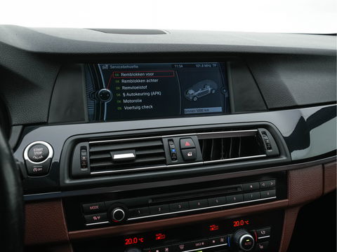 BMW 5 Serie Touring 528i High Executive Aut. *LUXURY-LEATHER | XENON | HIFI-SOUND | HEATED-COMFORTSEATS | NAVI-FULLMAP | SHIFT-PADDLES | PRIVACY-GLASS | ECC | PDC | CRUISE | 18''ALU  | TOWBAR*