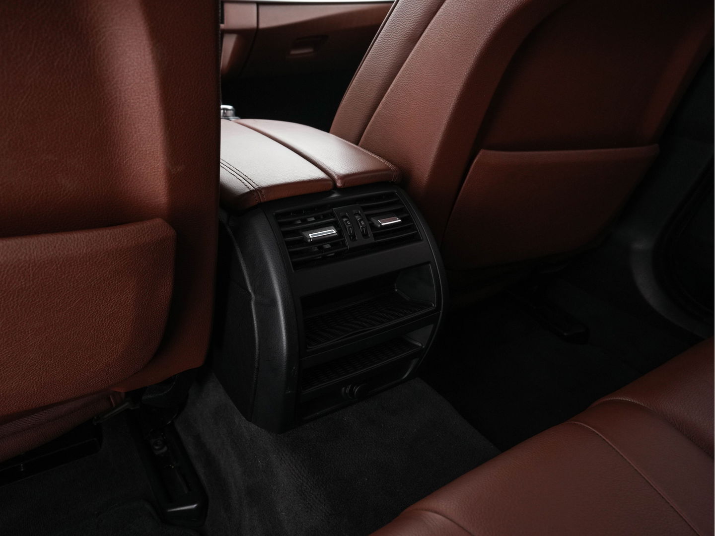 BMW 5 Serie Touring 528i High Executive Aut. *LUXURY-LEATHER | XENON | HIFI-SOUND | HEATED-COMFORTSEATS | NAVI-FULLMAP | SHIFT-PADDLES | PRIVACY-GLASS | ECC | PDC | CRUISE | 18''ALU  | TOWBAR*