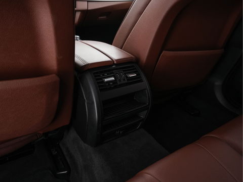 BMW 5 Serie Touring 528i High Executive Aut. *LUXURY-LEATHER | XENON | HIFI-SOUND | HEATED-COMFORTSEATS | NAVI-FULLMAP | SHIFT-PADDLES | PRIVACY-GLASS | ECC | PDC | CRUISE | 18''ALU  | TOWBAR*