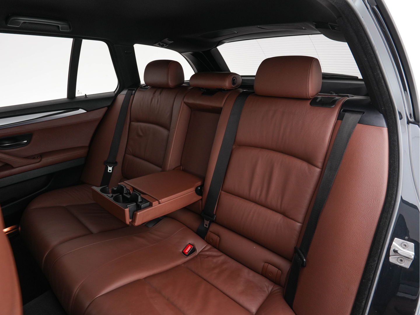 BMW 5 Serie Touring 528i High Executive Aut. *LUXURY-LEATHER | XENON | HIFI-SOUND | HEATED-COMFORTSEATS | NAVI-FULLMAP | SHIFT-PADDLES | PRIVACY-GLASS | ECC | PDC | CRUISE | 18''ALU  | TOWBAR*