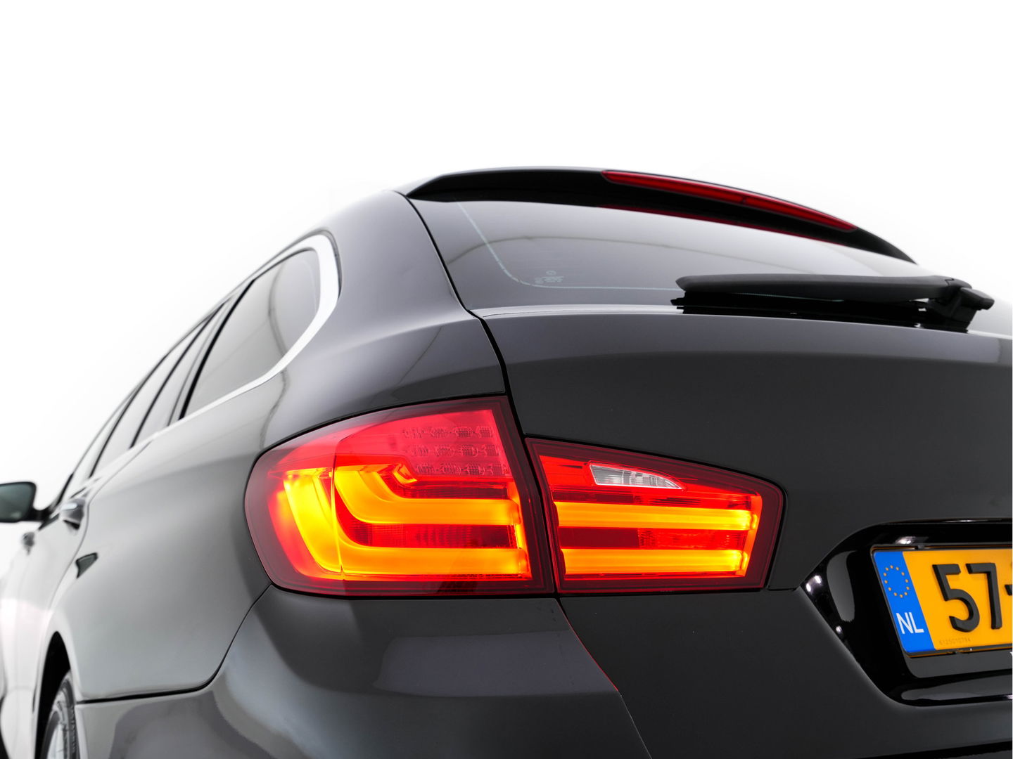 BMW 5 Serie Touring 528i High Executive Aut. *LUXURY-LEATHER | XENON | HIFI-SOUND | HEATED-COMFORTSEATS | NAVI-FULLMAP | SHIFT-PADDLES | PRIVACY-GLASS | ECC | PDC | CRUISE | 18''ALU  | TOWBAR*