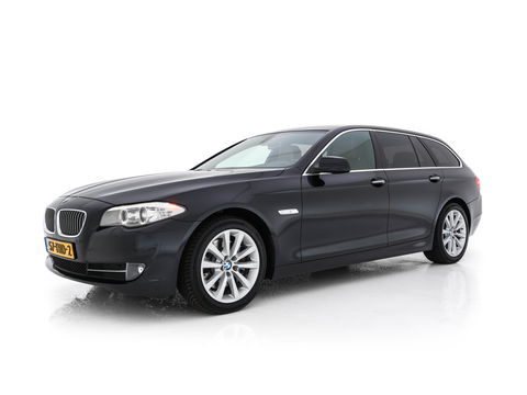 BMW 5 Serie Touring 528i High Executive Aut. *LUXURY-LEATHER | XENON | HIFI-SOUND | HEATED-COMFORTSEATS | NAVI-FULLMAP | SHIFT-PADDLES | PRIVACY-GLASS | ECC | PDC | CRUISE | 18''ALU  | TOWBAR*