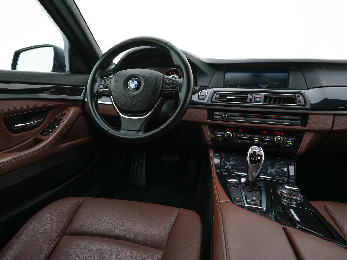 BMW 5 Serie Touring 528i High Executive Aut. *LUXURY-LEATHER | XENON | HIFI-SOUND | HEATED-COMFORTSEATS | NAVI-FULLMAP | SHIFT-PADDLES | PRIVACY-GLASS | ECC | PDC | CRUISE | 18''ALU  | TOWBAR*