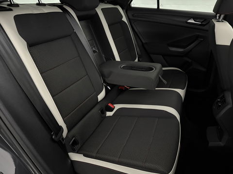 Volkswagen T-Roc 1.5 TSI 150PK R-Line | Pano | Sfeerverl. | Virtual | Carplay | LED | Adaptive Cruise | Parkeersens. | NAP