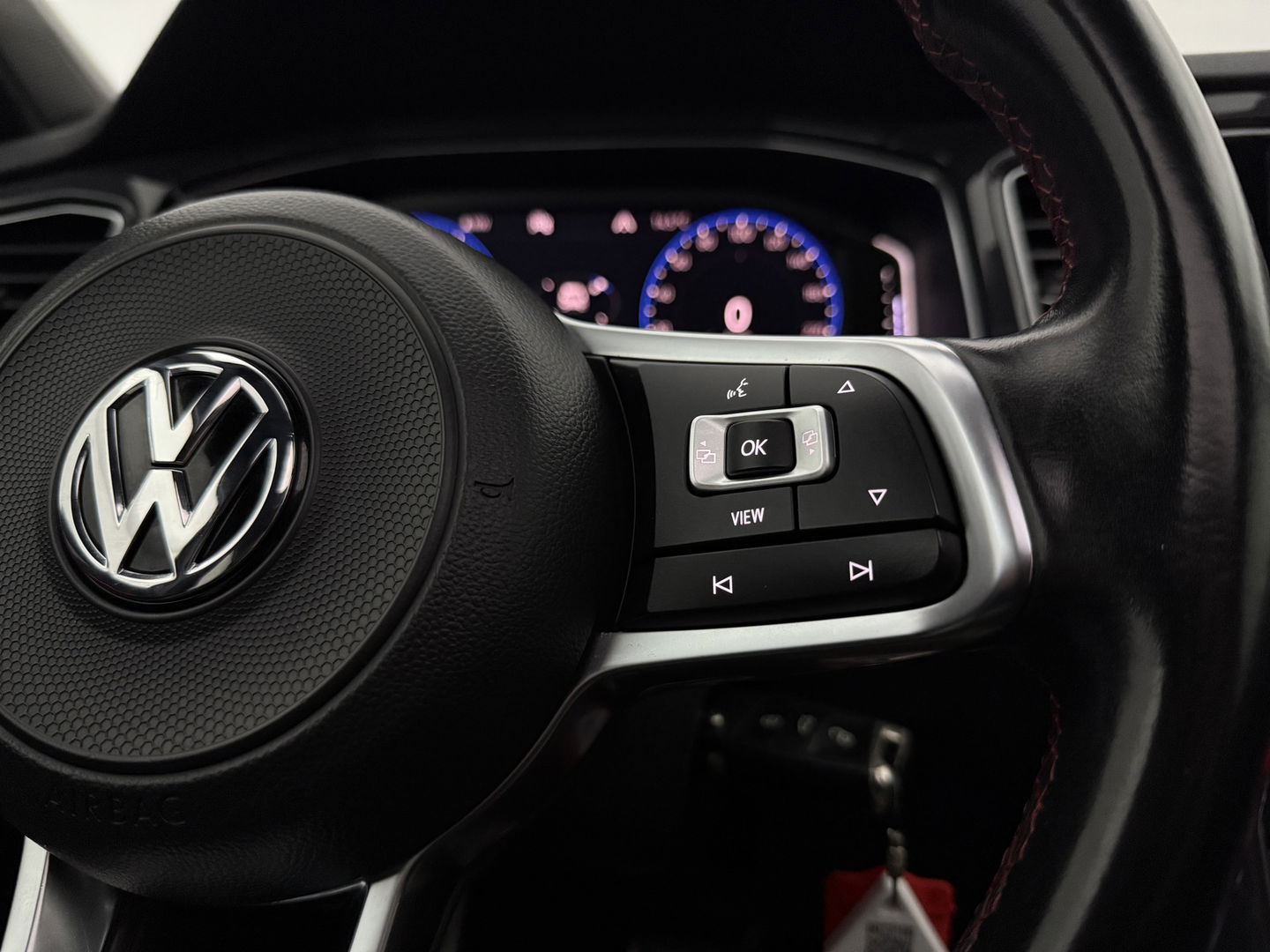 Volkswagen T-Roc 1.5 TSI 150PK R-Line | Pano | Sfeerverl. | Virtual | Carplay | LED | Adaptive Cruise | Parkeersens. | NAP