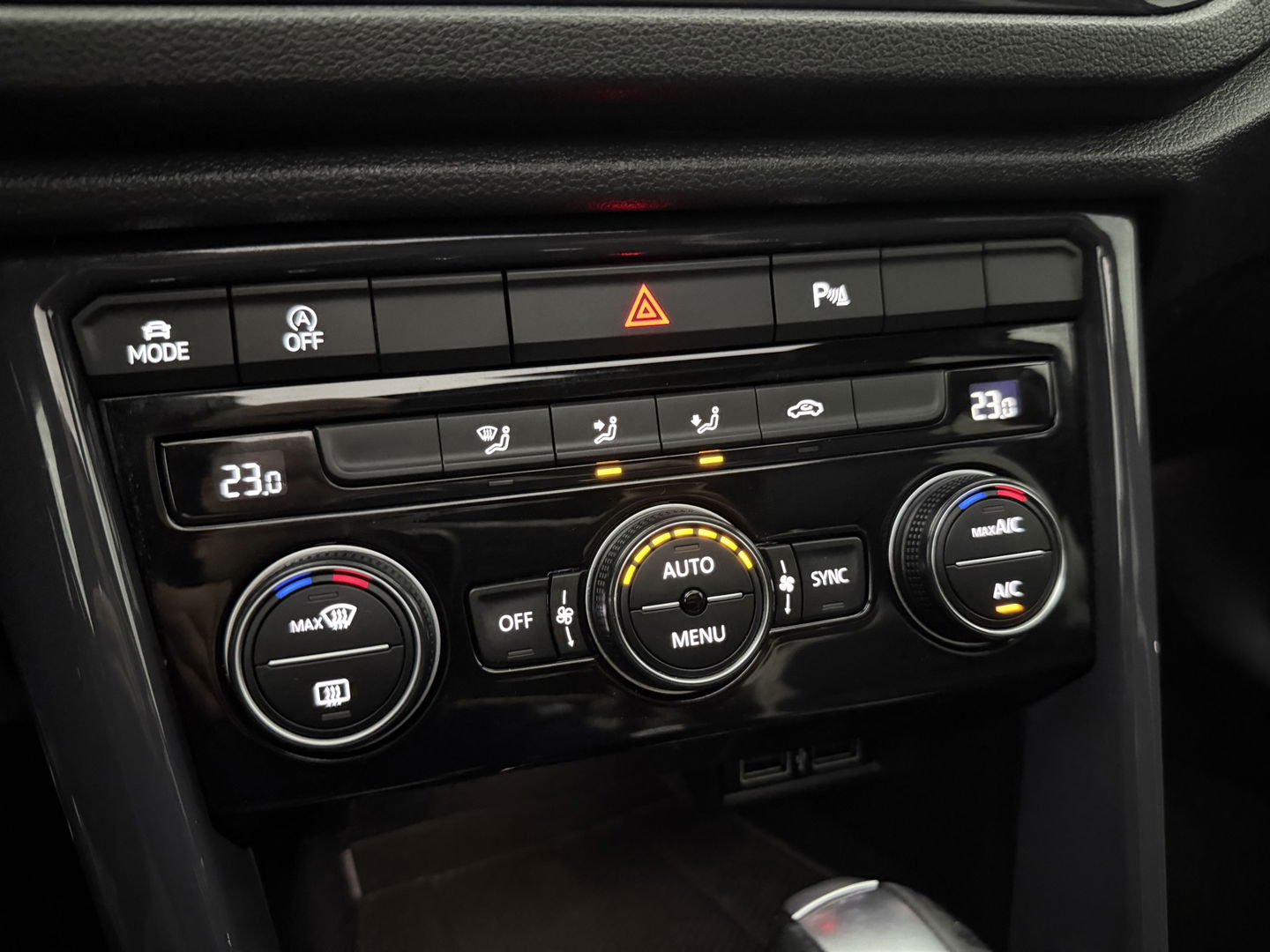 Volkswagen T-Roc 1.5 TSI 150PK R-Line | Pano | Sfeerverl. | Virtual | Carplay | LED | Adaptive Cruise | Parkeersens. | NAP