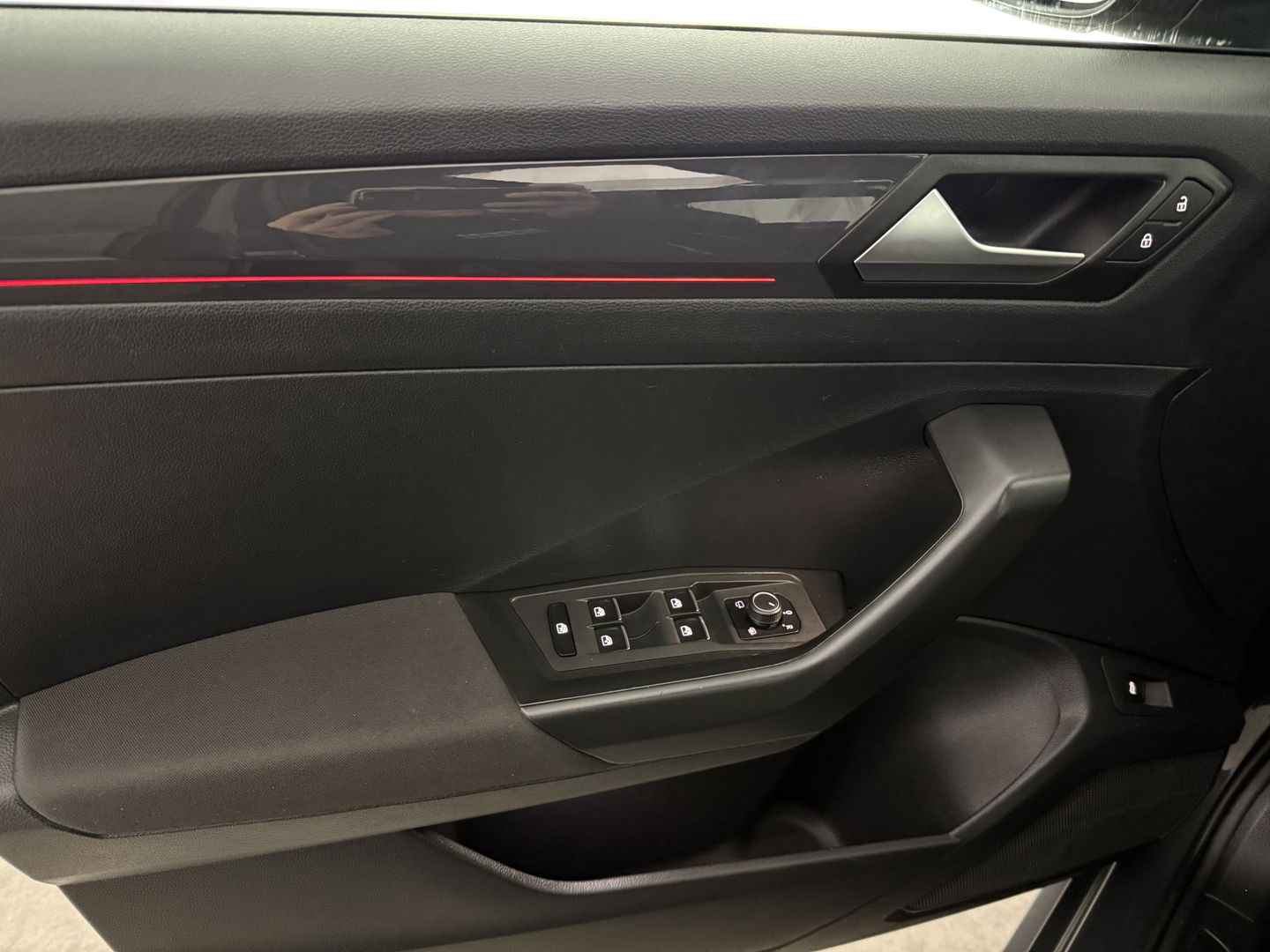 Volkswagen T-Roc 1.5 TSI 150PK R-Line | Pano | Sfeerverl. | Virtual | Carplay | LED | Adaptive Cruise | Parkeersens. | NAP