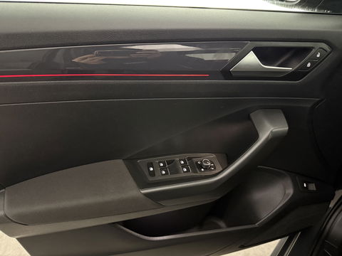 Volkswagen T-Roc 1.5 TSI 150PK R-Line | Pano | Sfeerverl. | Virtual | Carplay | LED | Adaptive Cruise | Parkeersens. | NAP