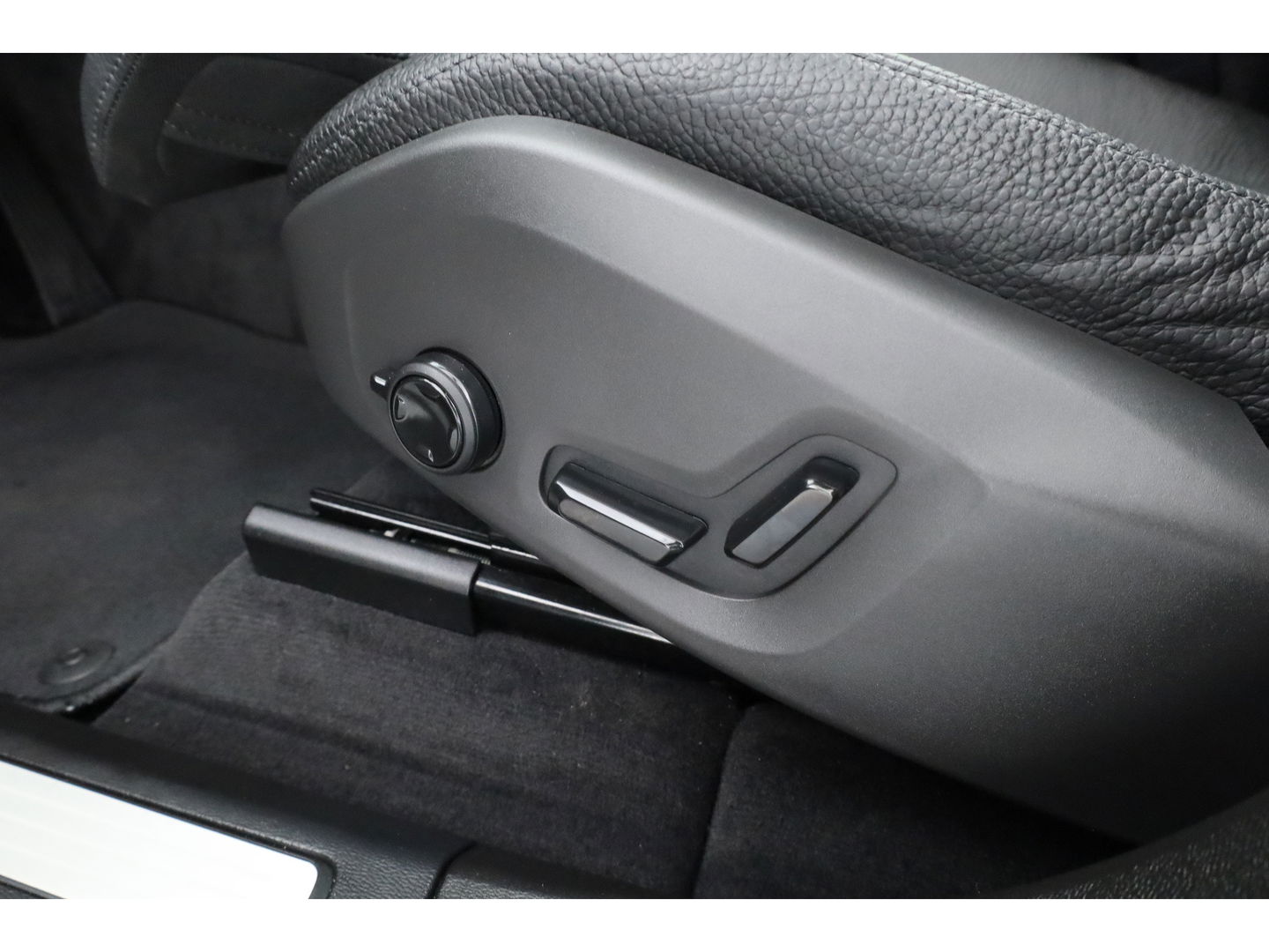 Volvo XC60 T6 Recharge Plus Bright | Pano | Memory seats | 360cam | Leder | 21'' | Harman Kardon