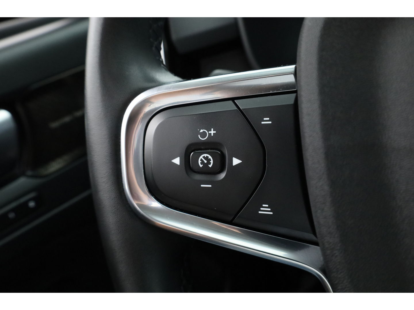 Volvo XC40 T5 Recharge Ultimate Dark | Pano | Pilot Assist | Camera | Leder | Elek. Stoelen | 20''