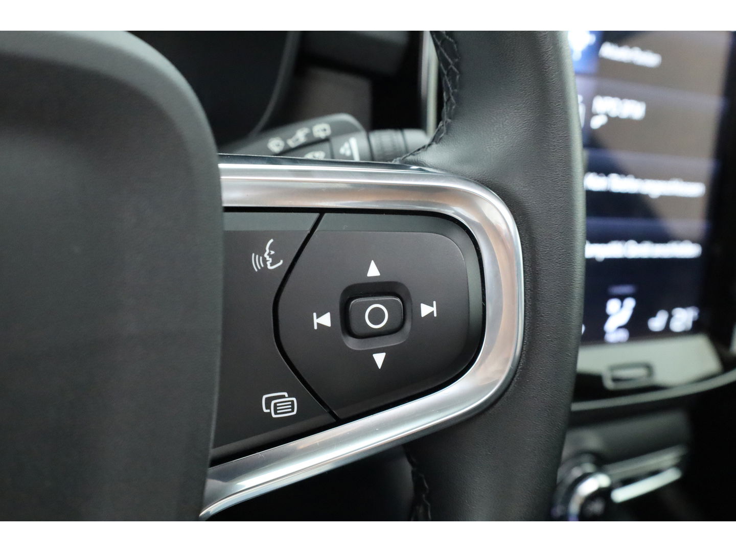 Volvo XC40 T5 Recharge Ultimate Dark | Pano | Pilot Assist | Camera | Leder | Elek. Stoelen | 20''