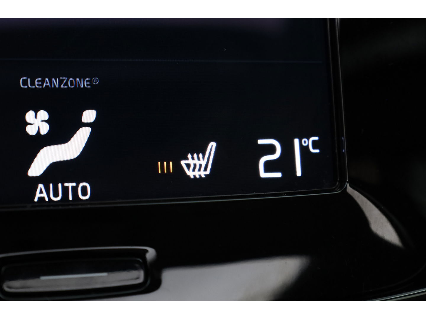 Volvo XC40 T5 Recharge Ultimate Dark | Pano | Pilot Assist | Camera | Leder | Elek. Stoelen | 20''