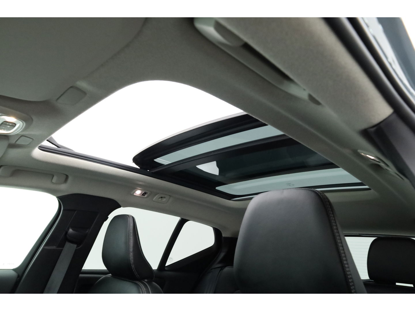 Volvo XC40 T5 Recharge Ultimate Dark | Pano | Pilot Assist | Camera | Leder | Elek. Stoelen | 20''