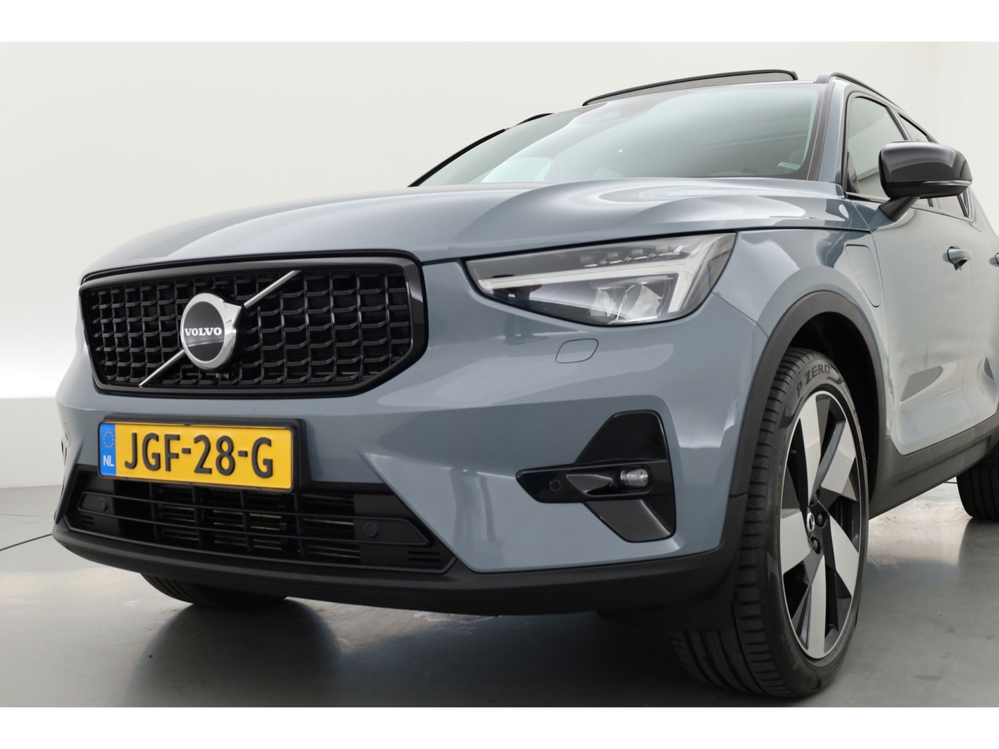 Volvo XC40 T5 Recharge Ultimate Dark | Pano | Pilot Assist | Camera | Leder | Elek. Stoelen | 20''